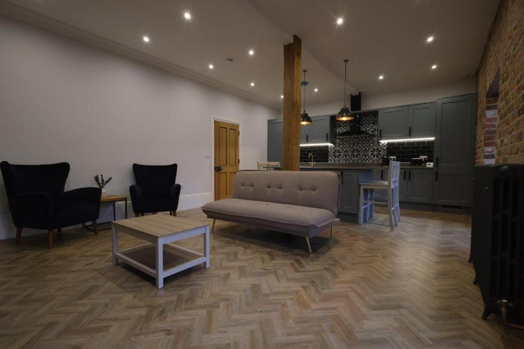 Red Lion Apartments Сполдінґ Екстер'єр фото